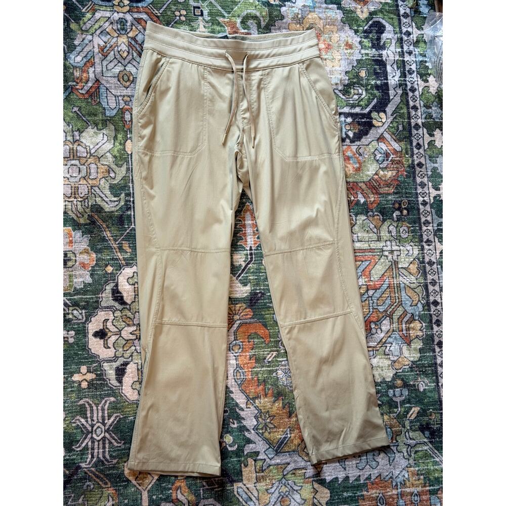NWT The North Face Aphrodite Motion Pants Women's M Short FlashDry Beige